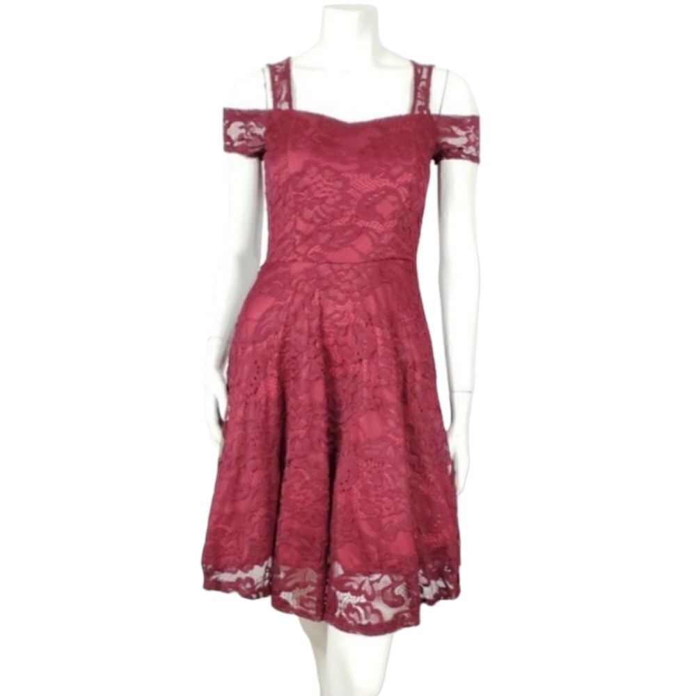 ‎Women's Burgundy Laced Dress Cold Shoulder